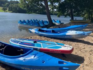 a group of kayaks on the shore of a lake at MODRA SOBÓTKA - Perła KASZUB in Ręboszewo +66 photos