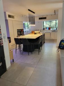 a kitchen with a table and chairs in a room at Garden villa Raanana in Ra‘ananna