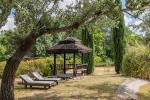 a gazebo with two benches under a tree at Hôtel O Mamma Mia in Lourmarin +63 photos