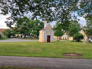 a small chapel in the middle of a grass field at U Kameníků in Lhenice