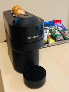 a nespresso machine sitting on top of a table at Flat Mont Blanc Premium in Ribeirão Preto