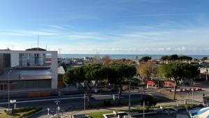 a view of a city with the ocean in the background at Marilux oasi di relax in Marina di Carrara
