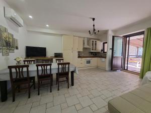 a kitchen and dining room with a table and chairs at Morrovalle LOVE in Morrovalle