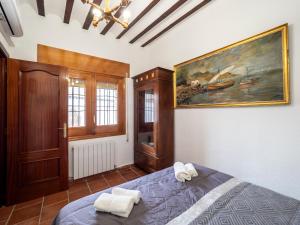 a bedroom with a bed and a painting on the wall at Casa Dorrego Toledo in Cabañas de la Sagra
