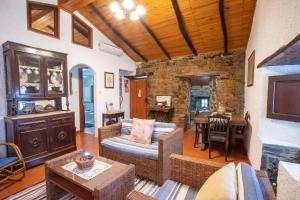 a living room with a couch and a table at Casa do Dão in Oleiros