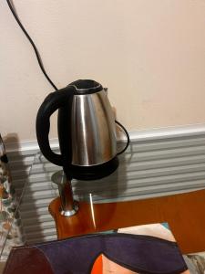 a tea kettle sitting on top of a glass table at City Relax 2 in Bălţi