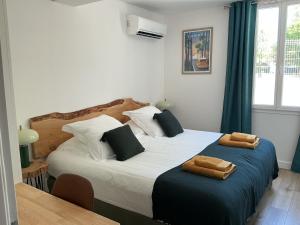 a bedroom with a bed with two towels on it at Maison de vacances Helios in Seignosse