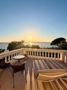 a balcony with a couch and a table and the ocean at Bed&Breakfast Vanni in Privlaka