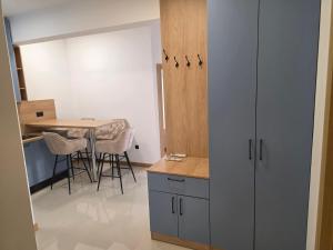 a small kitchen with a table and chairs in a room at Stan Kumbor sa dvije spavace sobe in Kumbor