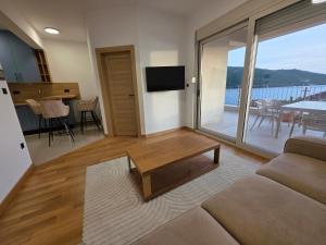 a living room with a couch and a table at Stan Kumbor sa dvije spavace sobe in Kumbor