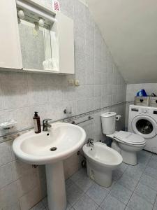 a bathroom with a sink and a toilet at Casa Bella - Ortigia & Neapolis in Syracuse