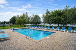 a swimming pool with lounge chairs and a swimming pool at Lakeside Inn in Wakefield