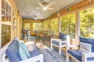 a screened in porch with chairs and a table at Secluded White River Haven! 4 Mi to Devil's Knob in Melbourne
