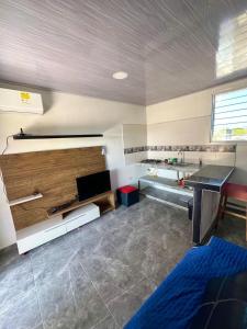 a room with a kitchen with a table and a counter at Rincon Samario in Santa Marta +21 photos