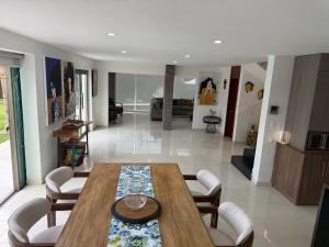 a living room with a wooden table and chairs at Casa Lomas Guadalajara Jalisco in Lomas de Santa Anita