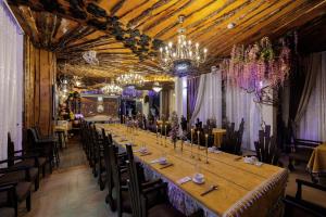 a long table in a room with chairs at Up Tree Garden Đà Lạt in Xuan An
