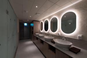 a bathroom with four sinks and four mirrors at OstelloMaree 오스텔로마레 Tax Benefit in Seoul +40 photos