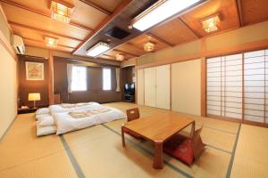 Tempat tidur dalam kamar di Fujinomiya Green Hotel