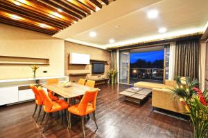 Speke Apartments Wampewo的休息区