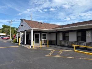 an empty parking lot in front of a building at Midway Motel in Patchogue