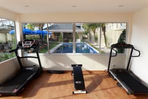The fitness centre and/or fitness facilities at Impress Resort