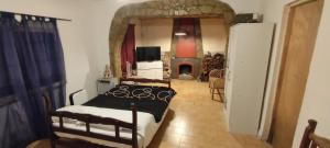 a bedroom with two beds in a room with a fireplace at Quinta Rancho Pingos in General Rodríguez