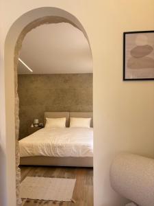 a bedroom with a bed with an archway at Olvaya in Bzîza
