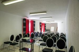 Οι επιχειρηματικές εγκαταστάσεις ή/και οι αίθουσες συνεδριάσεων στο The Originals City, Hôtel La Siesta, Annonay Est +40 φωτογραφίες