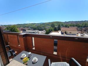 a balcony with a table and a view of the city at Appartamento Turistico Monterotondo in Monterotondo