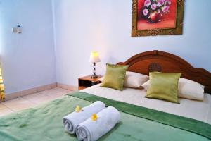 a bedroom with a bed with towels on it at Tegeg's Homestay in Keramas