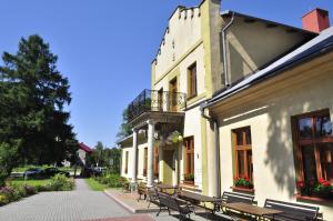 a group of benches sitting outside of a building at Dworek Młynarza in Zator