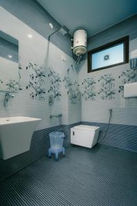 a bathroom with a tub and a sink and a toilet at Hotel The Winterline - Best Selling Property in Kasol 2025-26 in Kasol