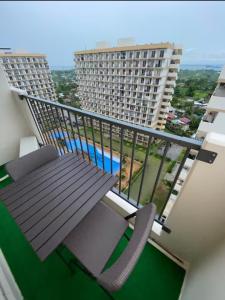 a balcony with a table and chairs on a building at Pinili Homestay in Suba