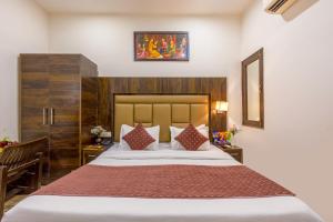 a bedroom with a large bed in a room at Hotel Kiara - Near Delhi Airport in New Delhi
