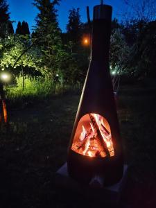 a small fire in a bottle in the dark at 2R Relax Resort in Ubyszów