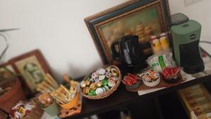 a shelf with baskets of food and a coffee maker at Old Town in Castellana Grotte