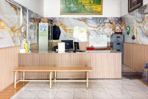 a restaurant with a counter with aitatingitatingitatingitatingitatingitatingitatingitatingitating at RedDoorz at Hotel AVA Malioboro in Jetis