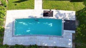 an overhead view of a swimming pool with a man standing next to it at Maritsch I Apartments in Naturno