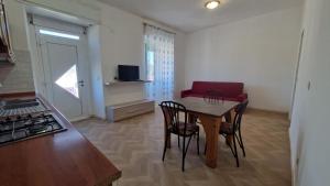 a kitchen with a table and chairs in a room at Via del Mare in Termoli