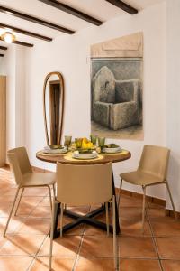 a dining room with a table and chairs and a mirror at Alojamientos El Cañico in Moratalla +46 photos