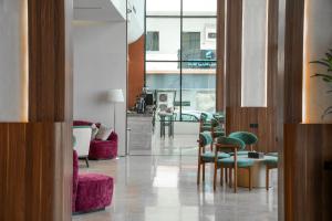 a lobby with chairs and tables in a building at فندق بيات سيتي in Taif