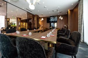 a conference room with a long table and chairs at Sky Airport Hotel in Cluj-Napoca