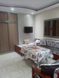 a living room with a bed and a couch at Mon cœur Gris-Or in Rejiche