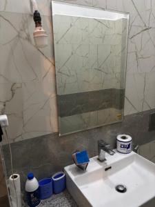 a bathroom with a sink and a mirror at Colombo - Kelaniya House in Kelaniya +35 photos