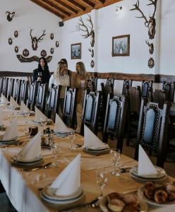 a long table with white napkins on top of it at Lovačka kuća Mandičevac in Mandičevac