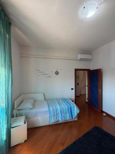 a bedroom with a bed and a white wall at Casa Dandelle in Gambassi Terme