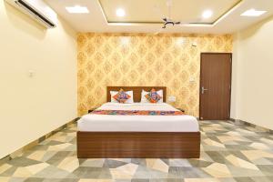a bedroom with a bed in a room at FabHotel Shivalika in Jaipur