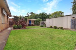 a house with a yard with a building at Retro Retreat in Highton