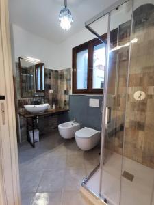 a bathroom with two sinks and a toilet and a shower at B&B Gianni e Pia in Luogosanto