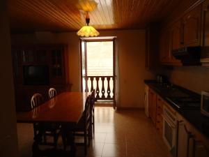 Kuchyňa alebo kuchynka v ubytovaní Apartaments La Llucana